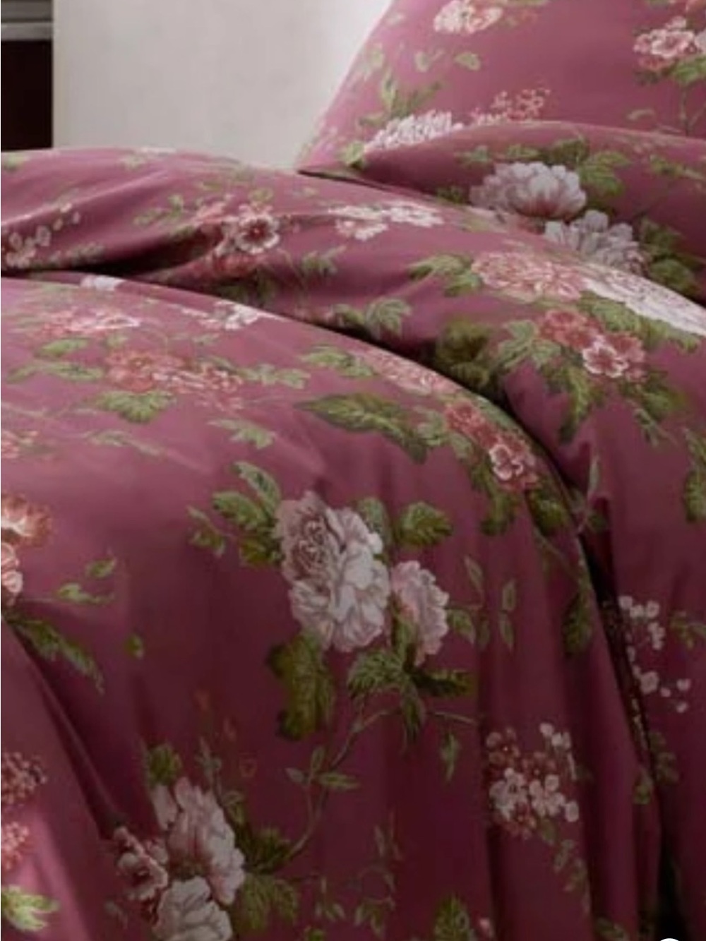The Company Store Victorian Garden full/queen comforter. Excellent condition!